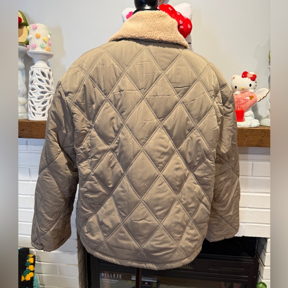 Cute Jacket! - Picture 2 of 16